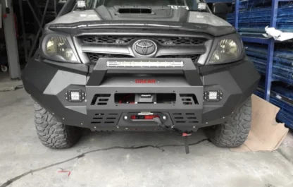 Predný pevnostný náraznik Toyota Hilux 2006-2011