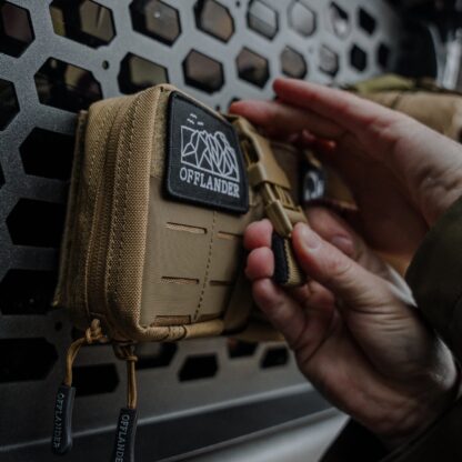 OFFLANDER SASZETKA TAKTYCZNA MOLLE Z RZEPEM NA POWERBANK I KABLE KHAKI - Image 6